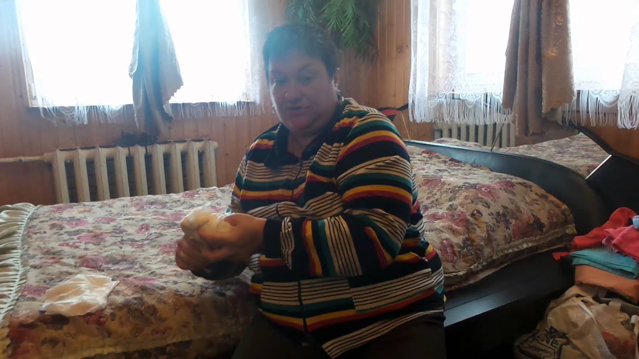 Меняем подгузники ( яванские макаки Семен и Маша)