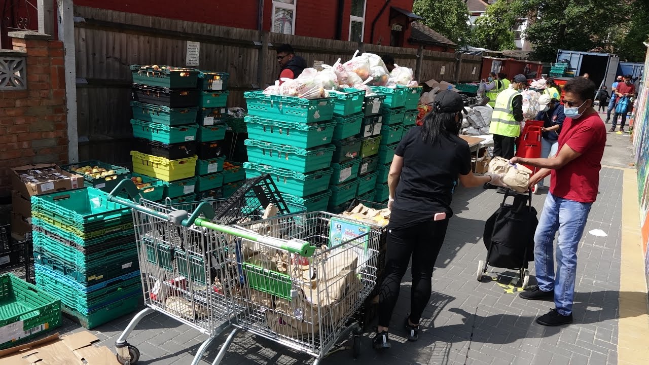 1000's of Free Food Parcels Given to People Needing Help - by London's Community Kitchen Volunteers