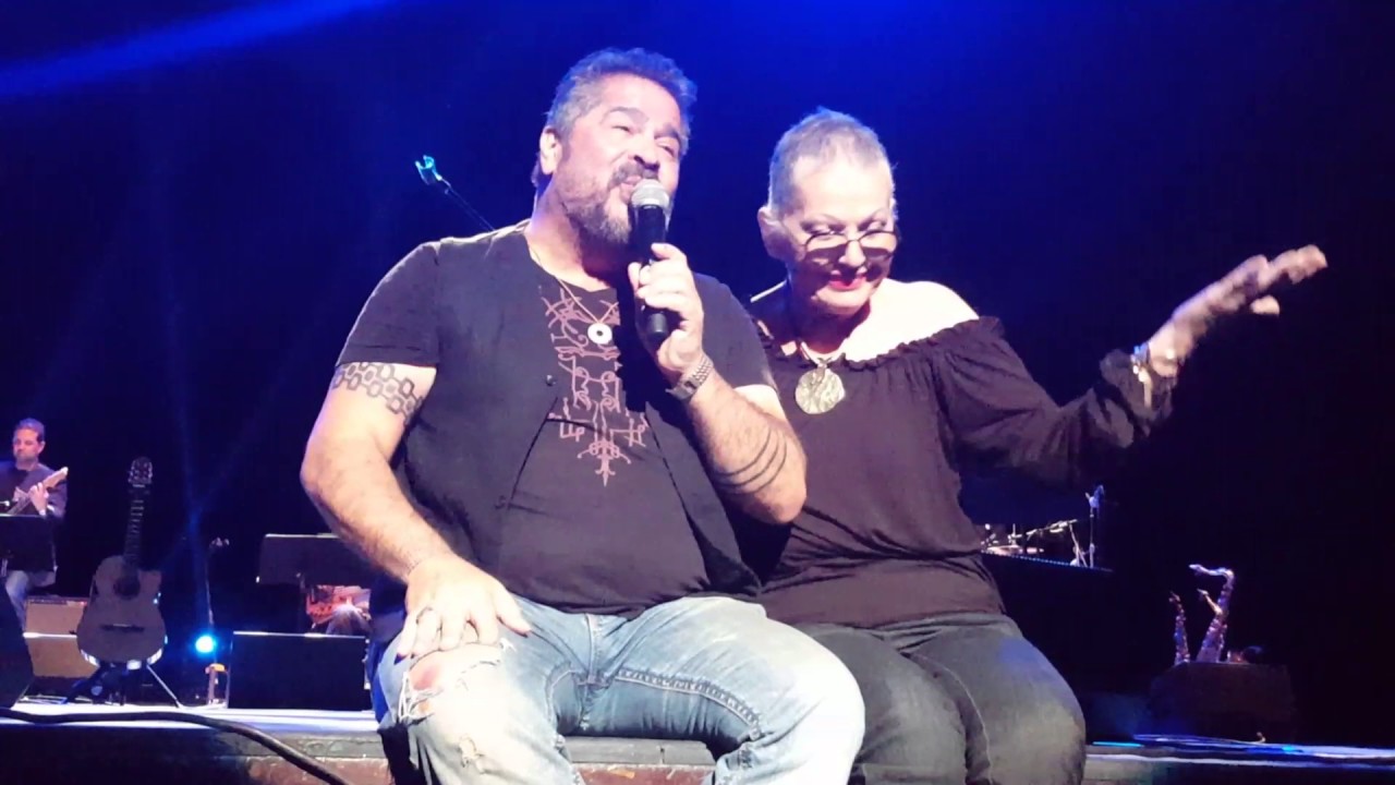 Glenn Monroig le canta a Wanda Samot 11 feb 2017
