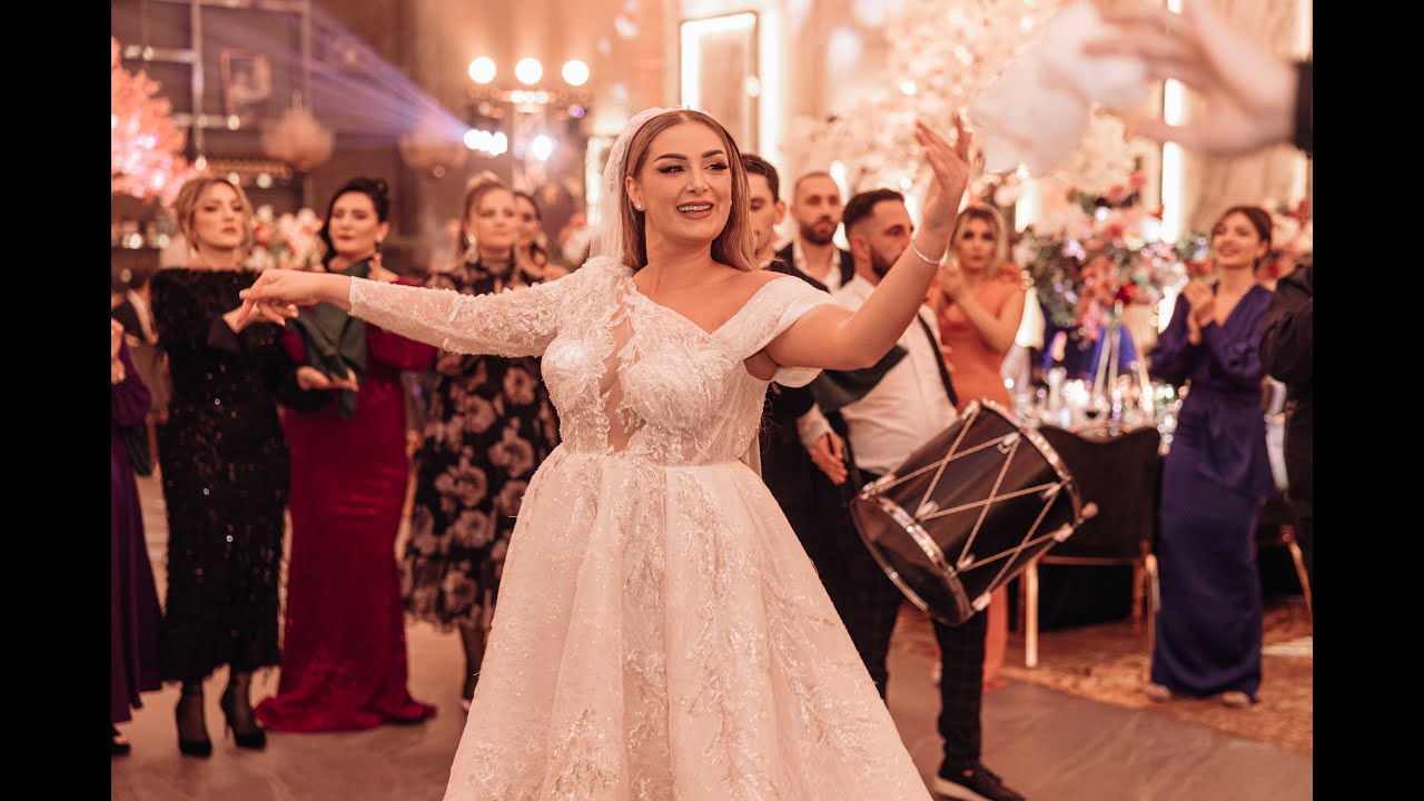 Yjet e estrades e kallin dasmen e Adelina Hasanit #dasmashqiptare #dasma