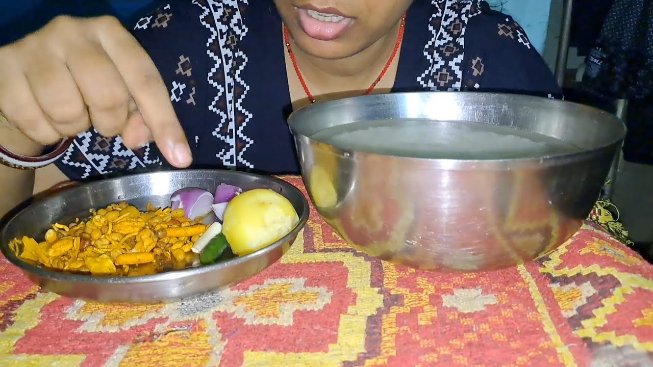 Eating Pakhal Bhata // Panta Bhat // Odia Food Eating Show