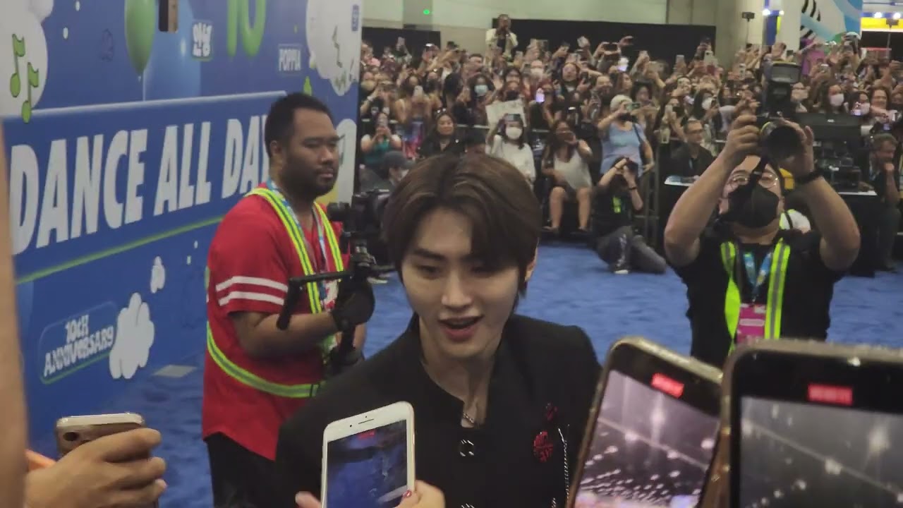220820 ENHYPEN - ParadoXXX Invasion + Polaroid Love Full Selfie MV Shoot @ KCON LA 2022 [4K Fancam]
