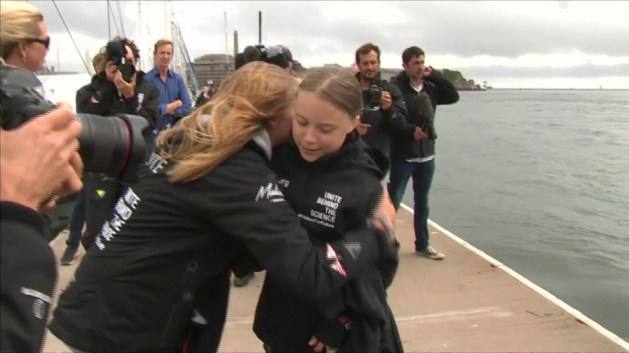 Gran Bretagna, la partenza di Greta: sulla barca da regata per raggiungere gli Usa