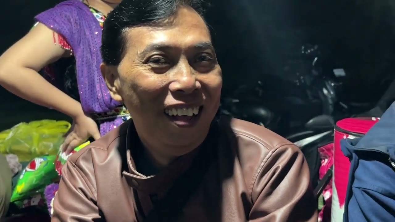 Hujan bukan penghalang 😭 tetep semangat pementasan janger mlm ini bersama crew MADYO UTOMO .
