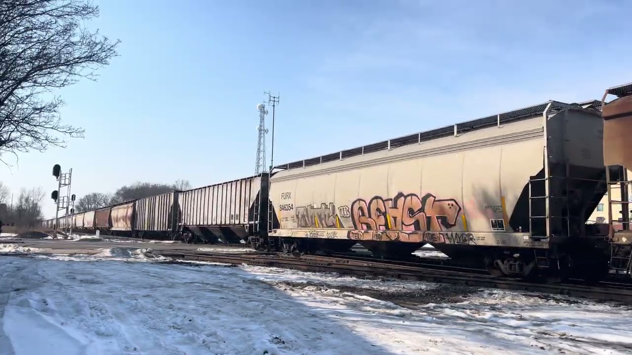CSX G221 clears Muncie 