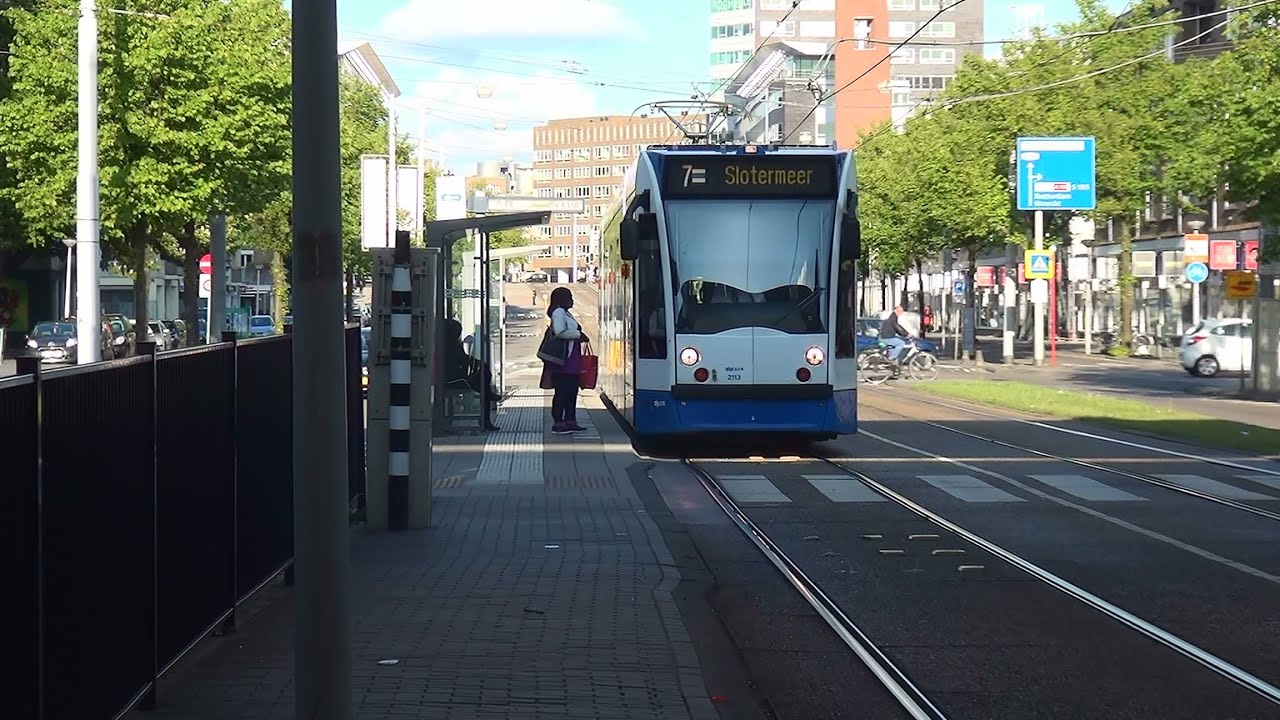 GVB Siemens Combino 2113 bus/tramhalte De Vlugtlaan te Amsterdam