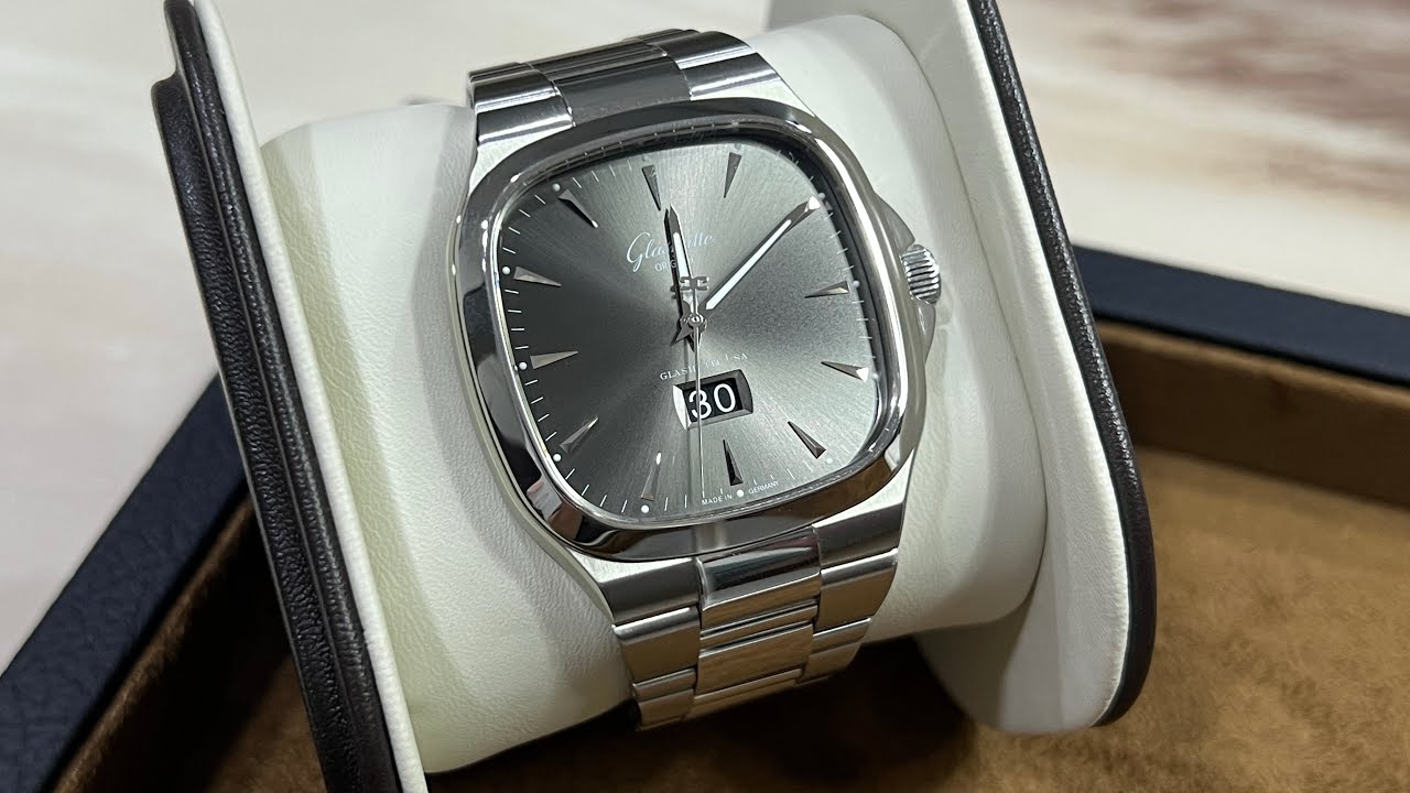Glashutte Original Seventies Panorama Date (Close-Up Shots & Review)