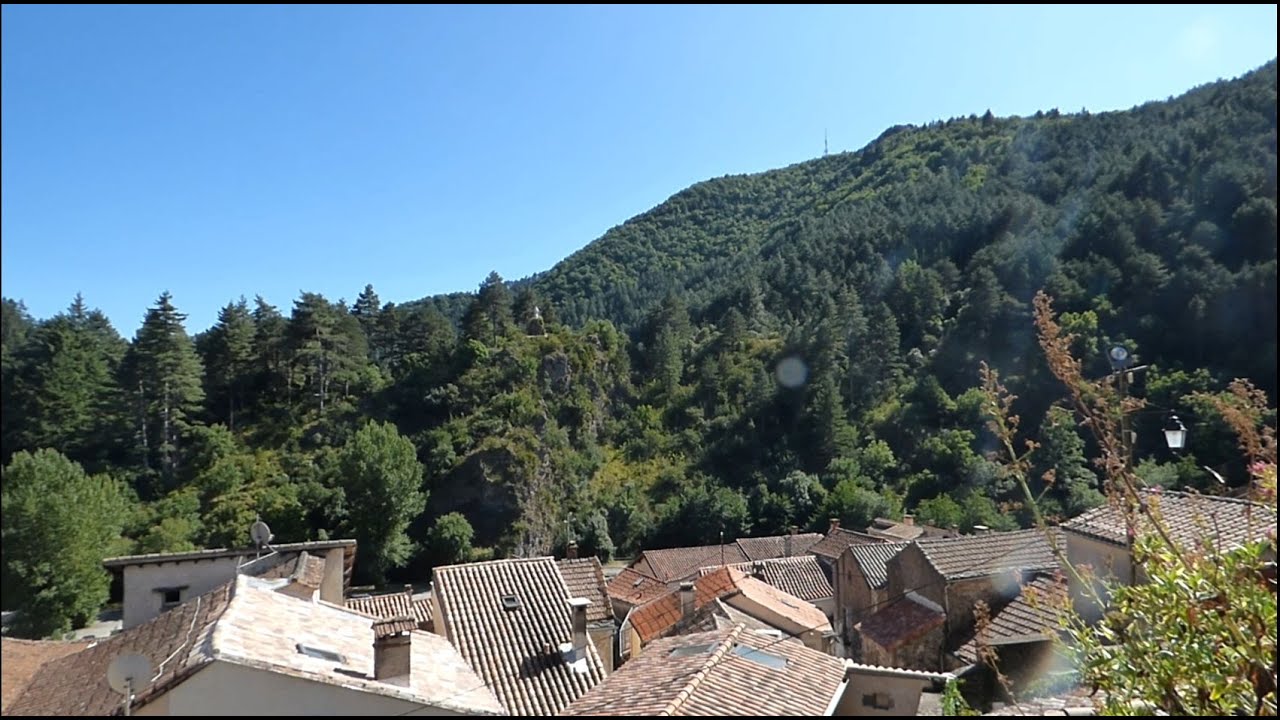Walking Avène, vieux village