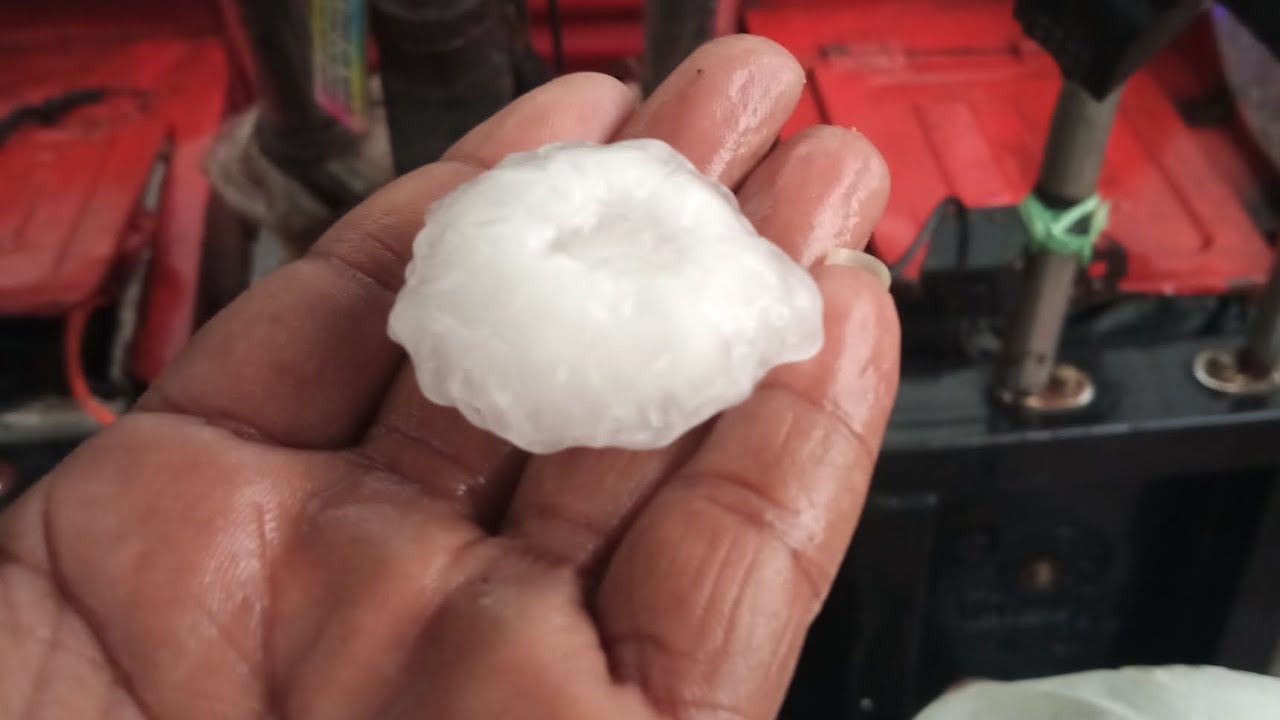গাজীপুরে আজকে প্রচন্ড পরিমাণ শিলাবৃষ্টি হয়েছে 