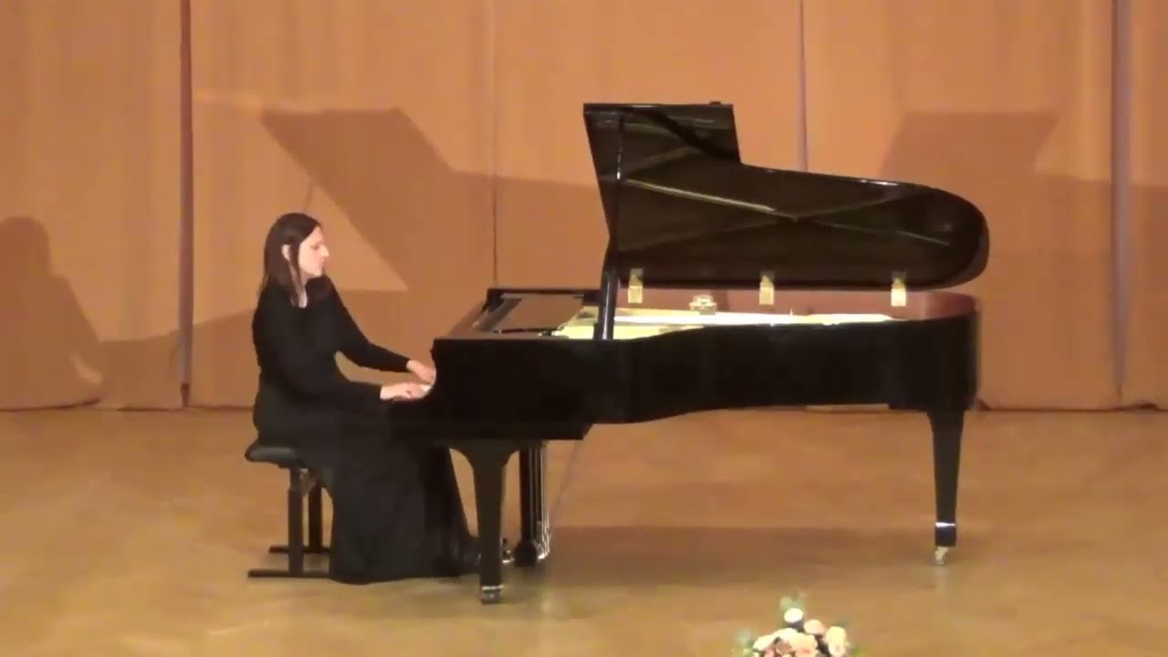 F.Liszt: Ungarische Rhapsodie No.8 Anna Adamik-Klavier 