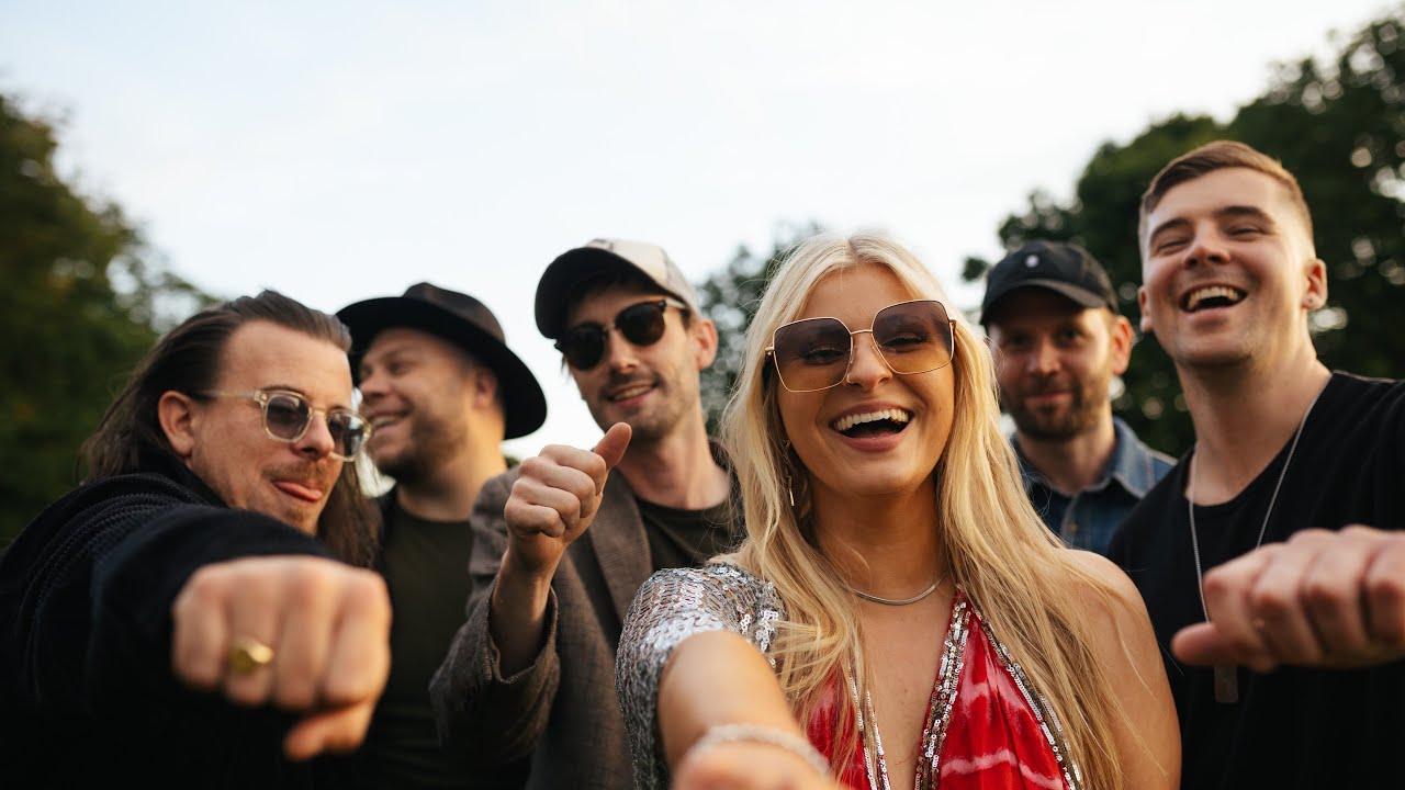 Connolly Hayes - ‘Love the One You’re With’ (Stephen Stills Cover)