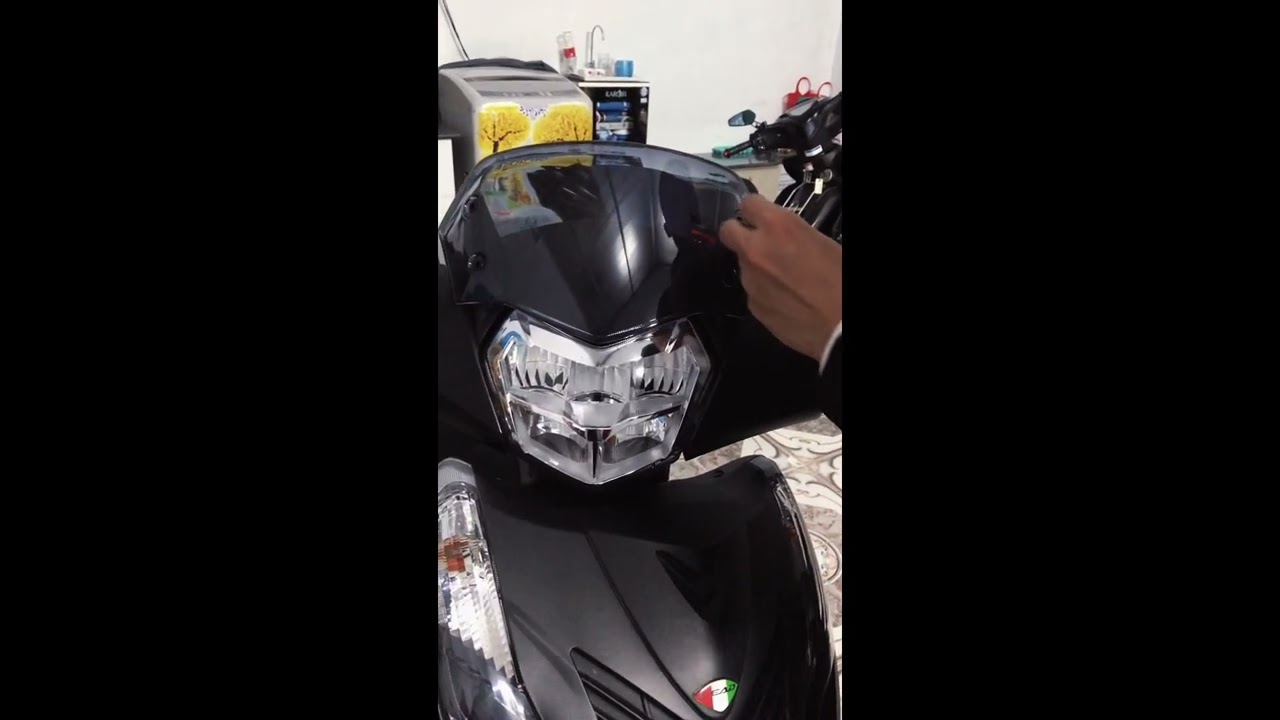 Kính chắn gió Honda Lead