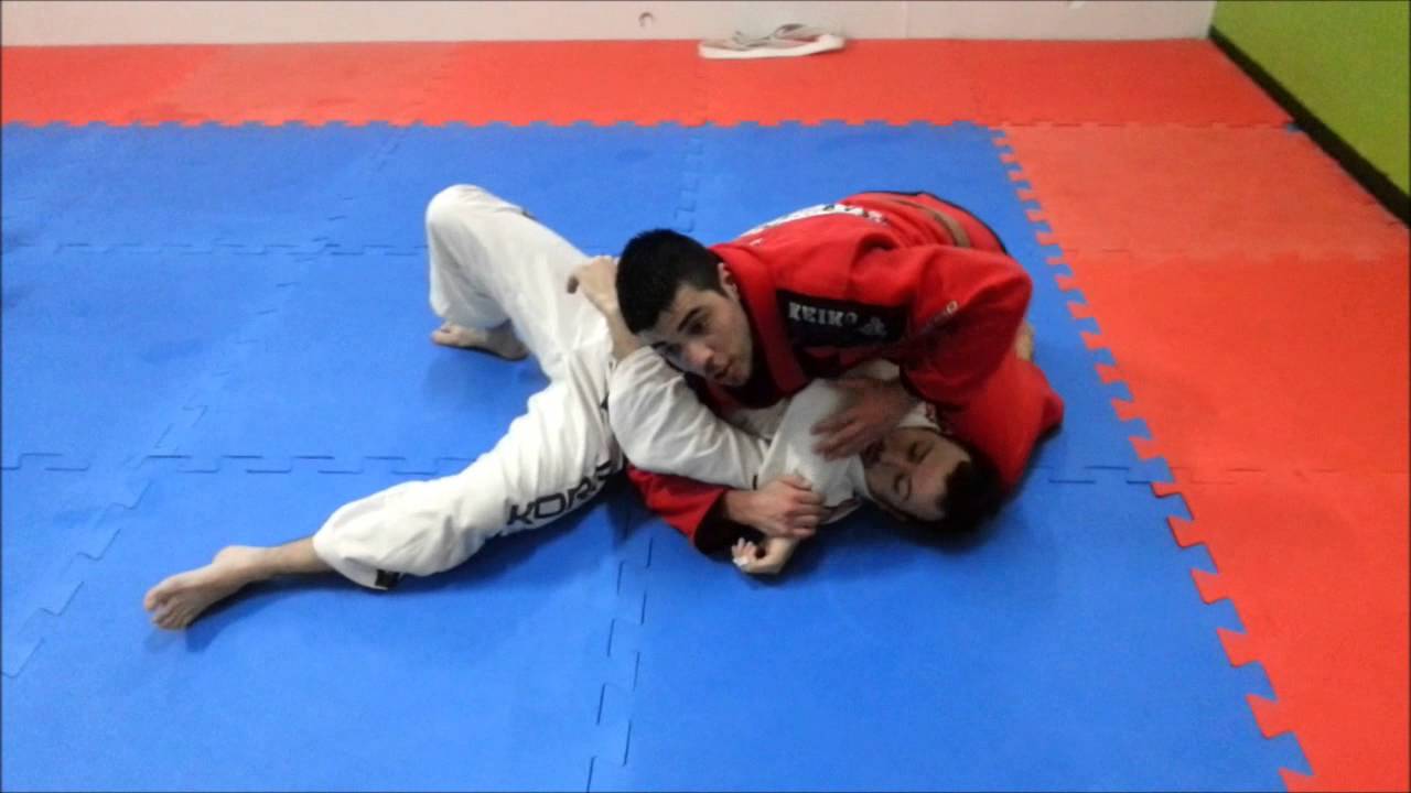 Jiu Jitsu - 557/QG - Chave de Omoplata partindo do 100kg por André Machado