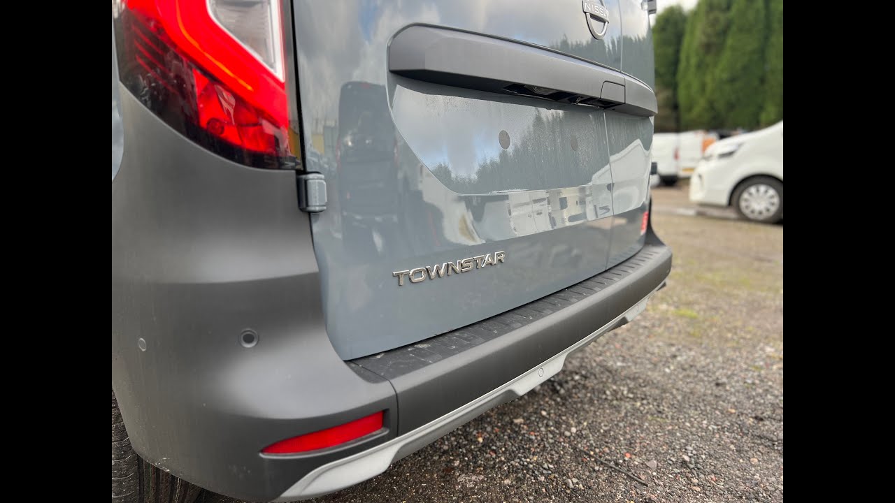 🚐 Exploring the All-New Nissan Townstar L2 Tekna+ Petrol: Urban Grey | Walkaround & Review 🏙️