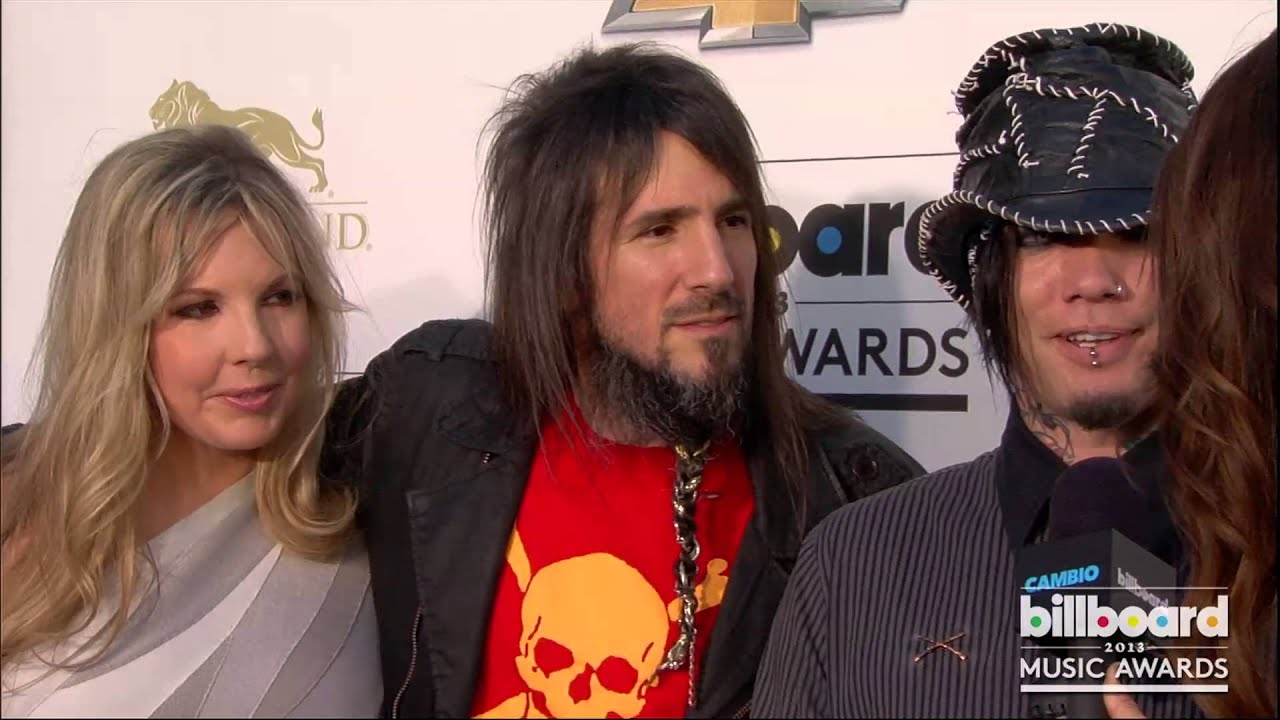 DJ Ashba and Bumblefoot on the Billboard Music Awards Blue Carpet 2013