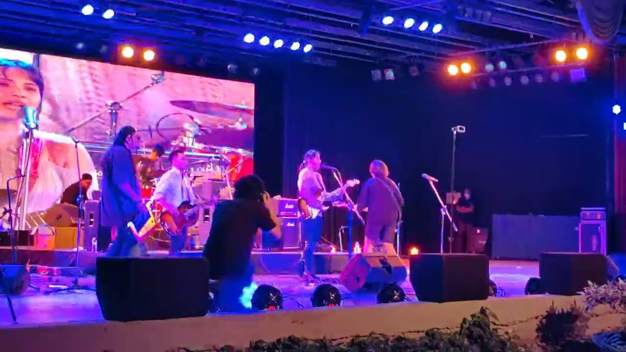MINAMALAS   MOJOFLY Jingle Bell Rocking Rizal Park Luneta