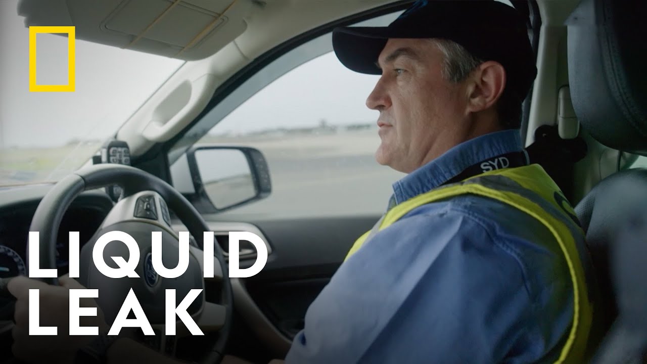 Mysterious Substance Leaks from Landing Aircraft | Inside Sydney Airport | National Geographic UK