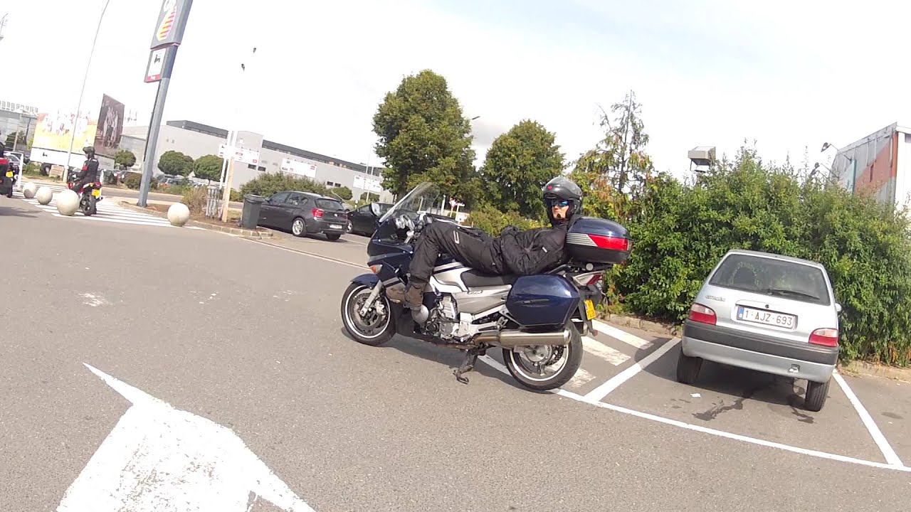 Even uitrusten op de motor.
