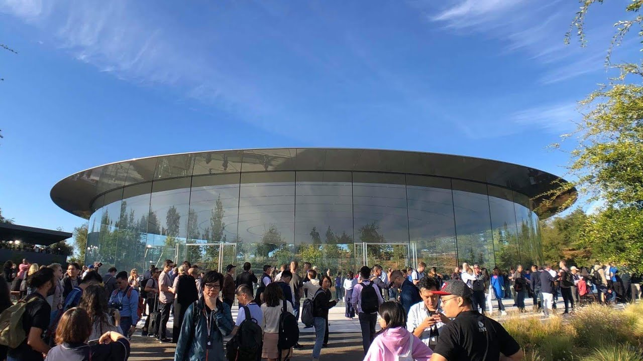 Steve Jobs Theater Visit + New iPhones Hands-On