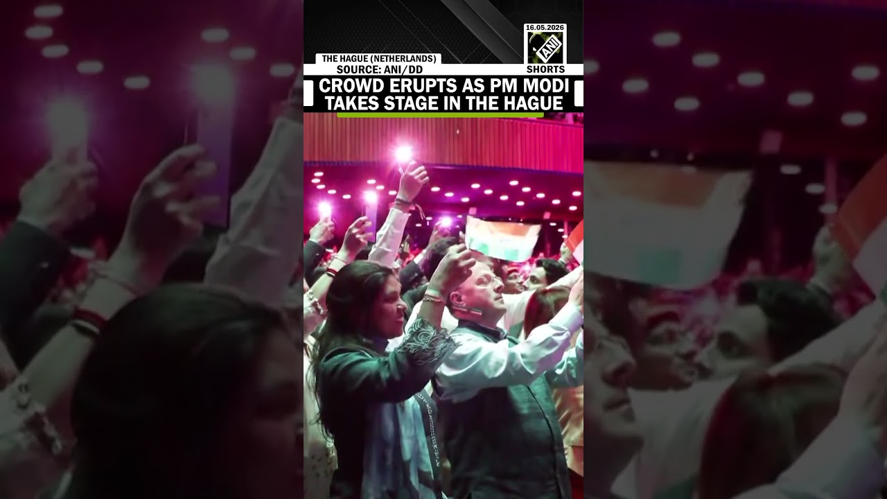 PM Modi Welcomed with Cheers as He Arrives on Stage in The Hague Event