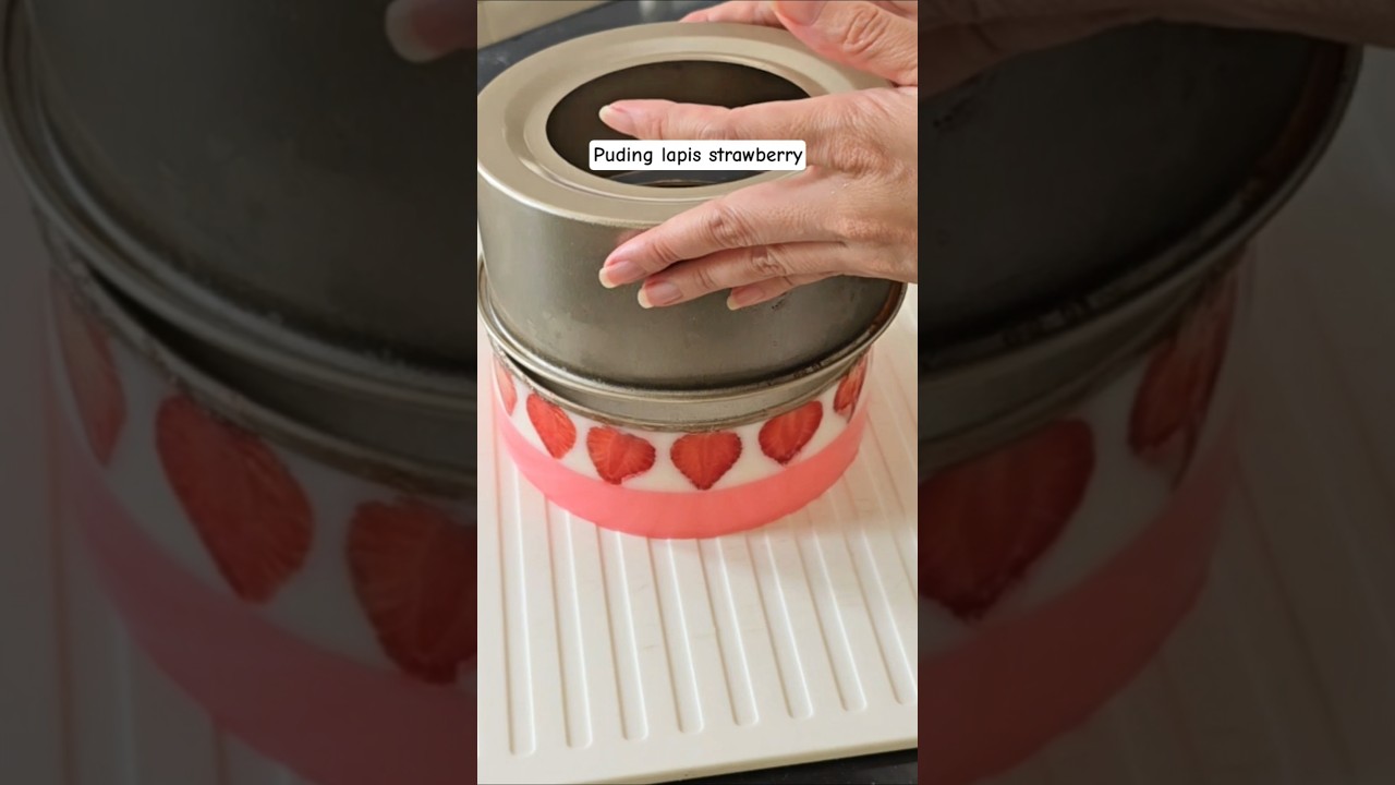Puding lapis korean strawberry 😍😍 #strawberrypudding #pudding #pudinglapis #pudingstrawberry