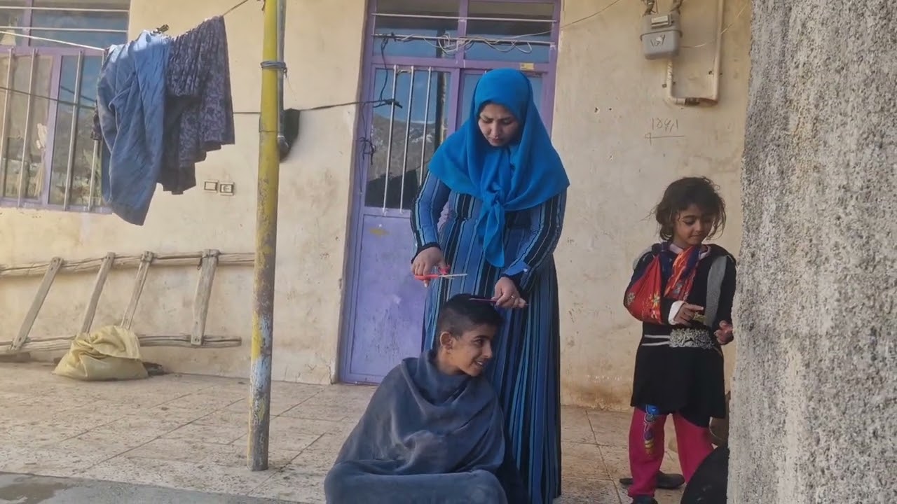 ۲۶ دسامبر ۲۰۲۳Lack of money and forcing Atefe to cut her son's hair