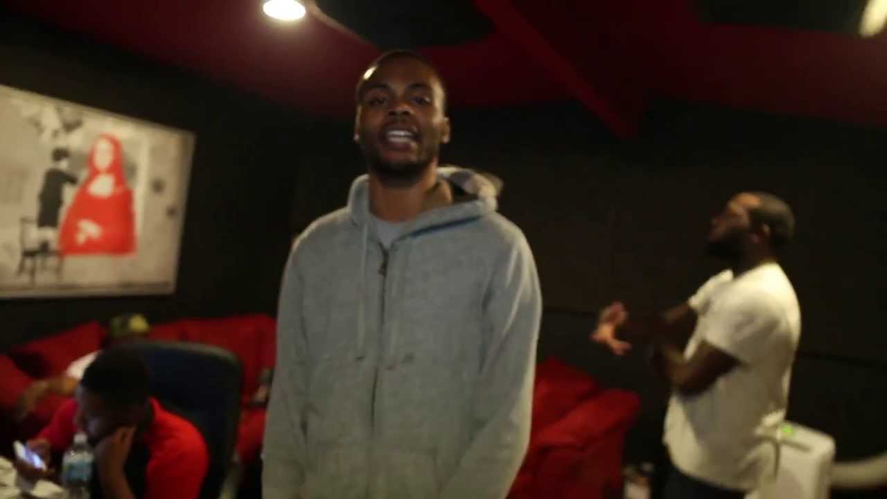 Uptown Byrd (@UptownByrd) 20 to Life Ft  Garci (@ApegangGarci) instudio video shot @djdoeboyrmh