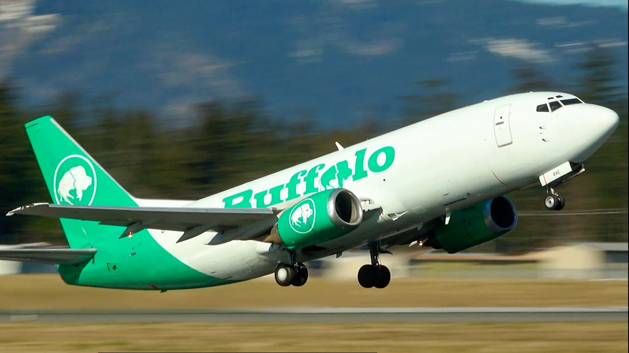 Buffalo Airways 737-300 Flies to Victoria International Airport YYJ