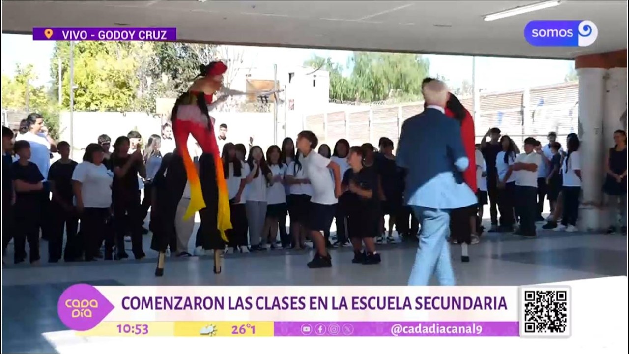 ¡Comenzaron las clases en la escuela secundaria!