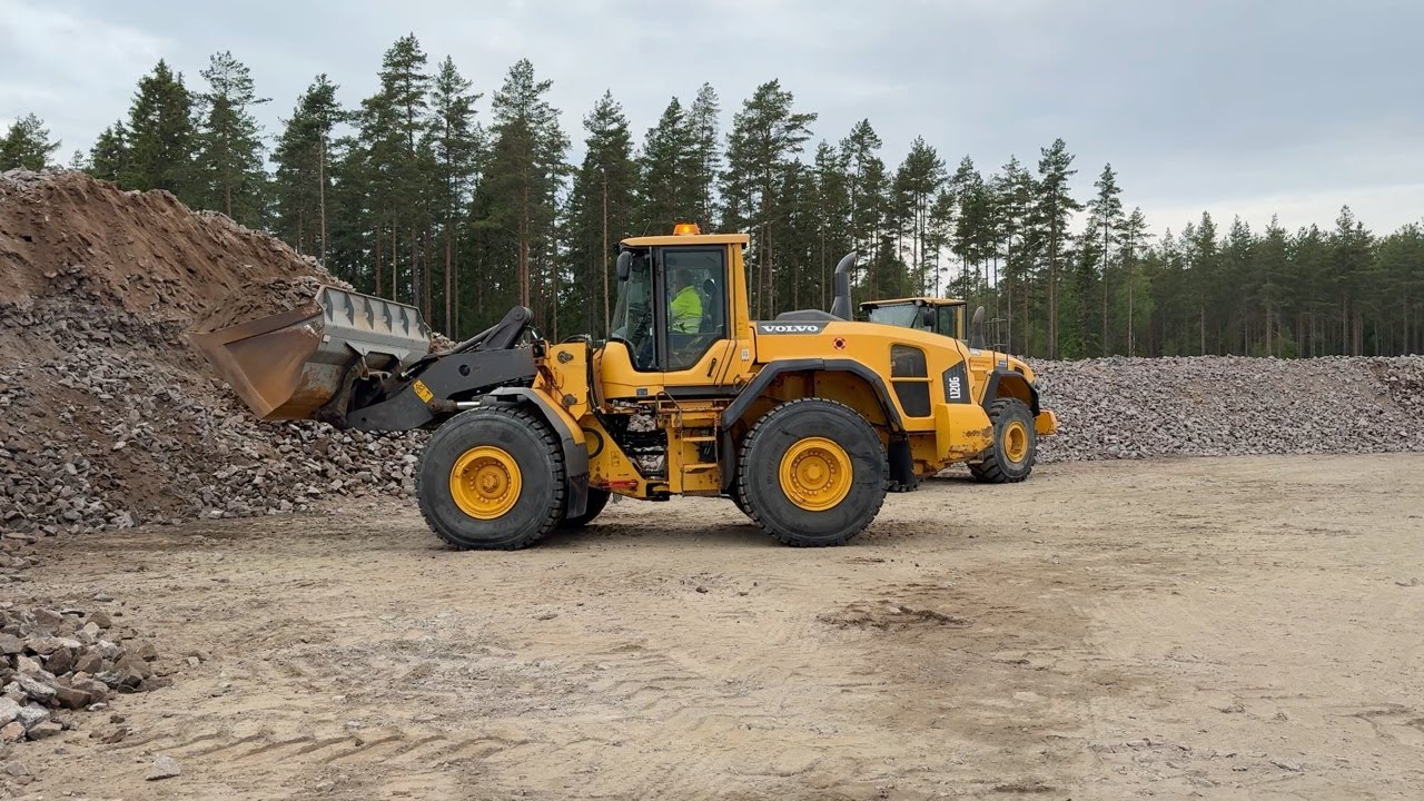 Köp Hjullastare Volvo L120G Skopa, våg, spakstyrning, centralsmörjning på Klaravik