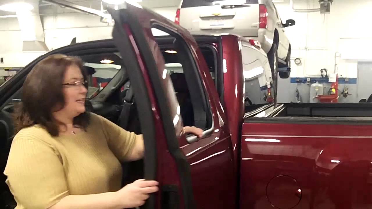 2013 Silverado 4WD Extended Cab LT walkaround at Apple Chevrolet in Tinley Park, IL