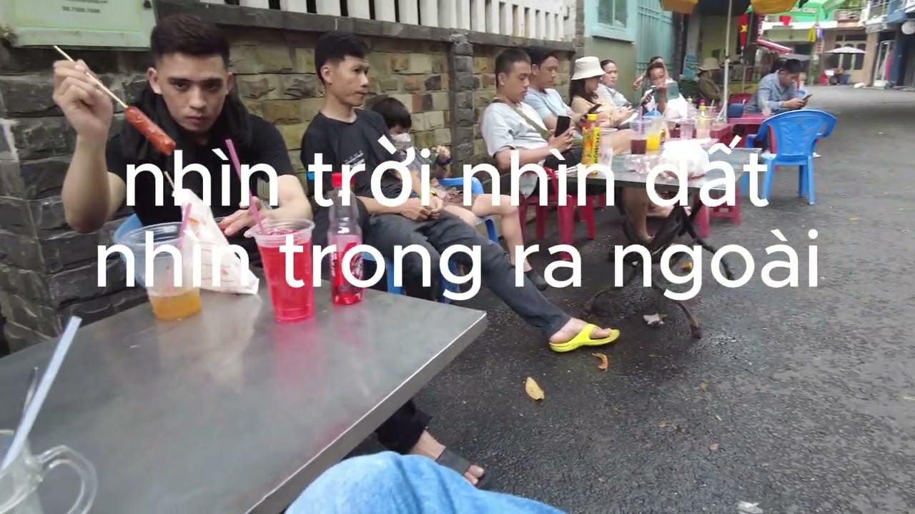 Đưa con đi thi tiếng Anh thiếu nhi,cha mẹ có nhiều cảm xúc