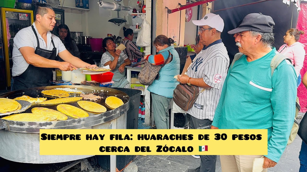 Siempre hay fila: huaraches de 30 pesos cerca del Zócalo 🇲🇽#mexico#food#travel#streetfood#cdmx