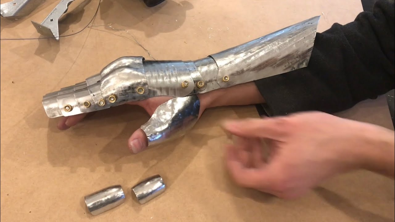making “King Arthur’s knights” GAUNTLET from soup cans