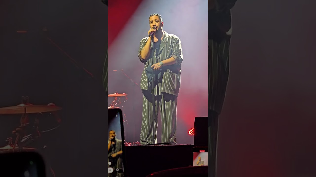 Slimane - Résister (What about Peace?) (Teatro Leonardo Milan Italy) (World Tour January 26 2025)