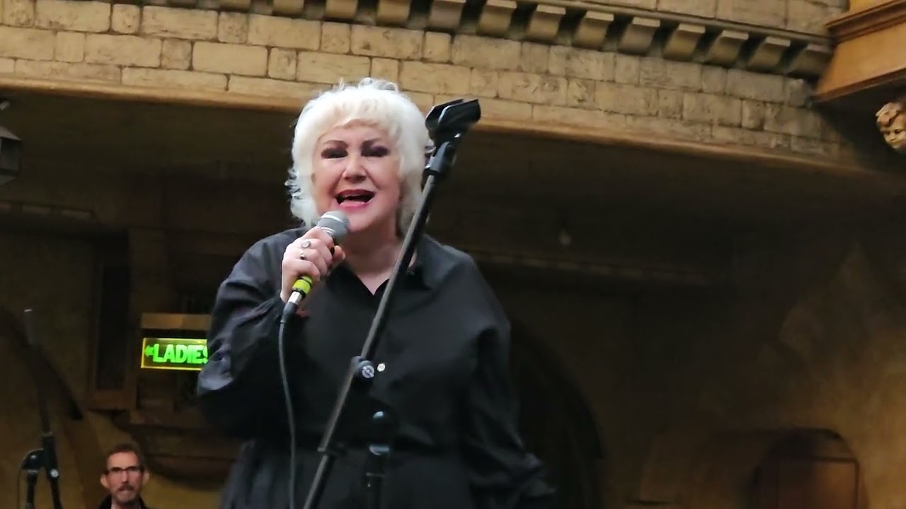 Pauline Murray 
