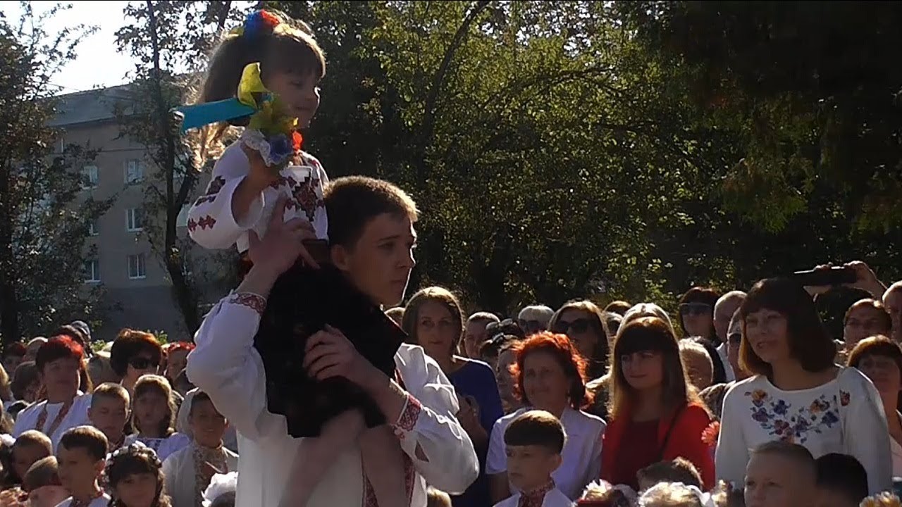 Свято Першого дзвоника в школі №3. Надвірна 01. 09. 2017.  День знань 2017