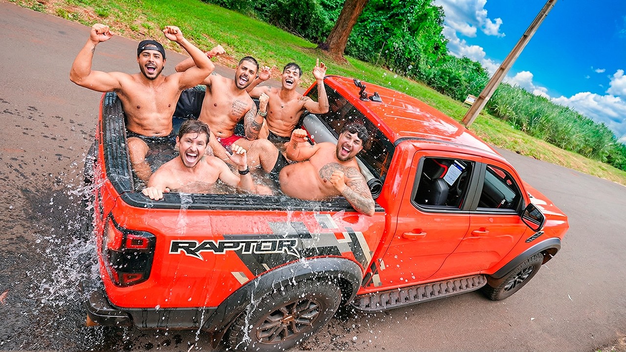 FIZ UMA PISCINA NA CA&Ccedil;AMBA DA MINHA CAMIONETE RAPTOR