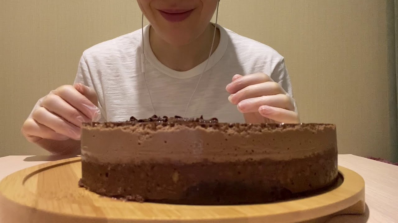 АСМР ИТИНГ ТОРТ ШОКОЛАДНЫЙ ПРАЛИНЕ РОЯЛ МУКБАНГ ASMR EATING CHOCOLATE CAKE TARTA MUKBANG NA TALKING