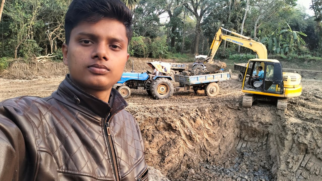 পকলেন দিয়ে পুকুর কাটছে