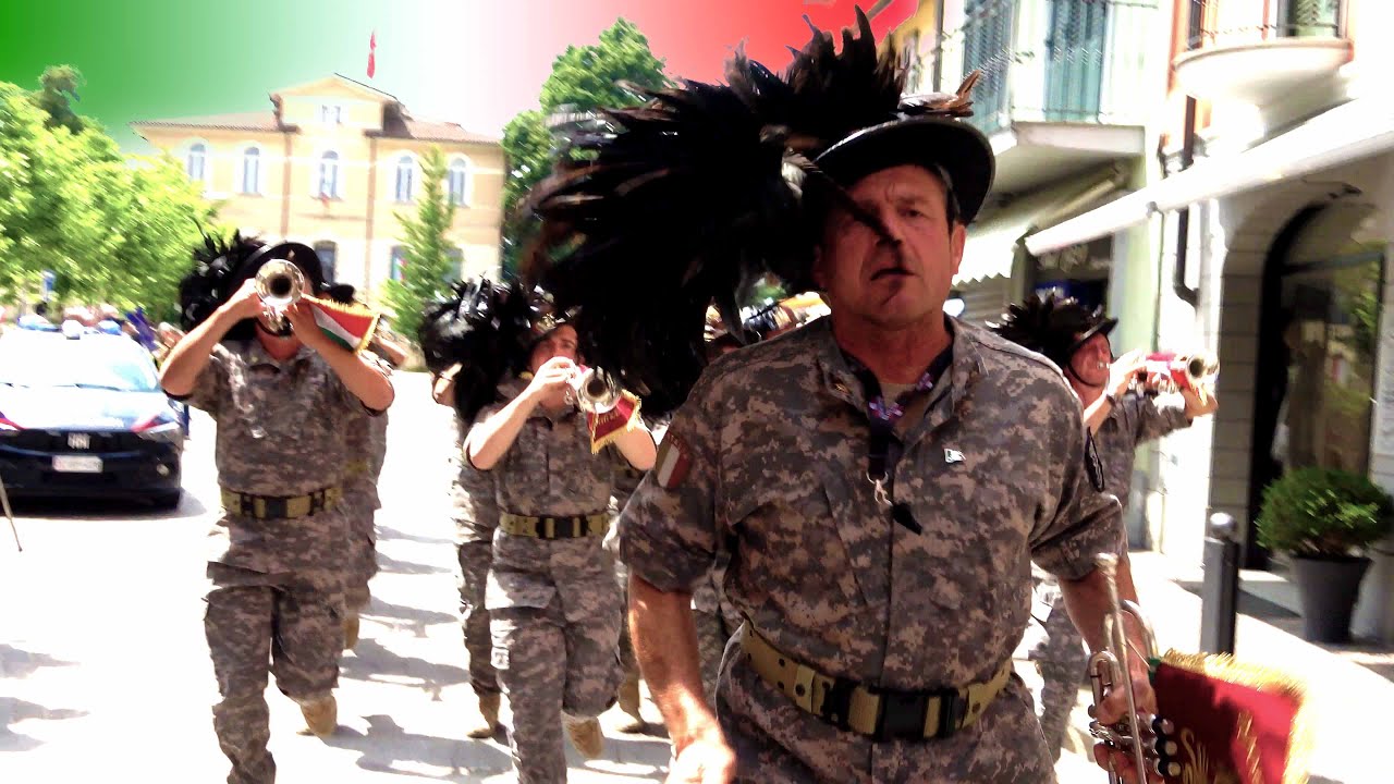 FLIK FLOK SUONATO DA DUE FANFARE CON USCITA DI CORSA A PALOSCO