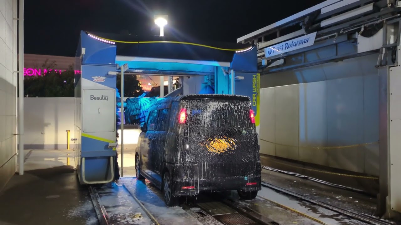 ビユーテー洗車機隼トラストリフォーマー【夜】