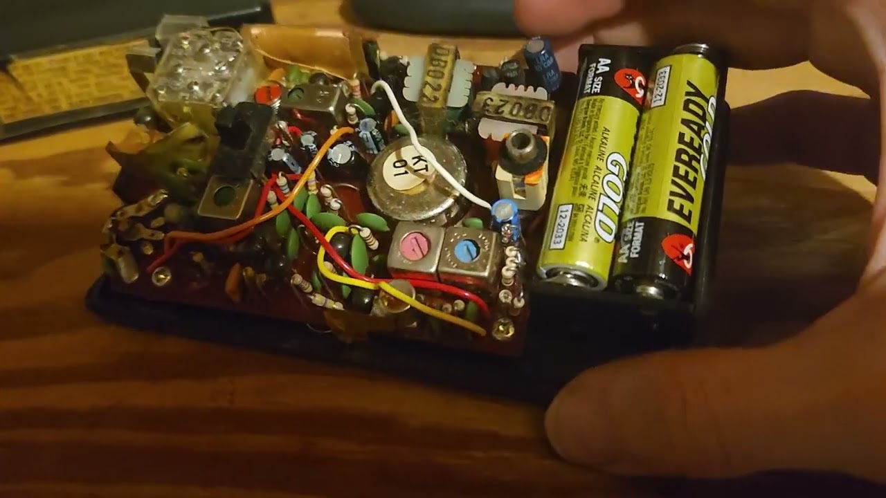 Philips transistor radio (90RL050) in need of repair Part 1