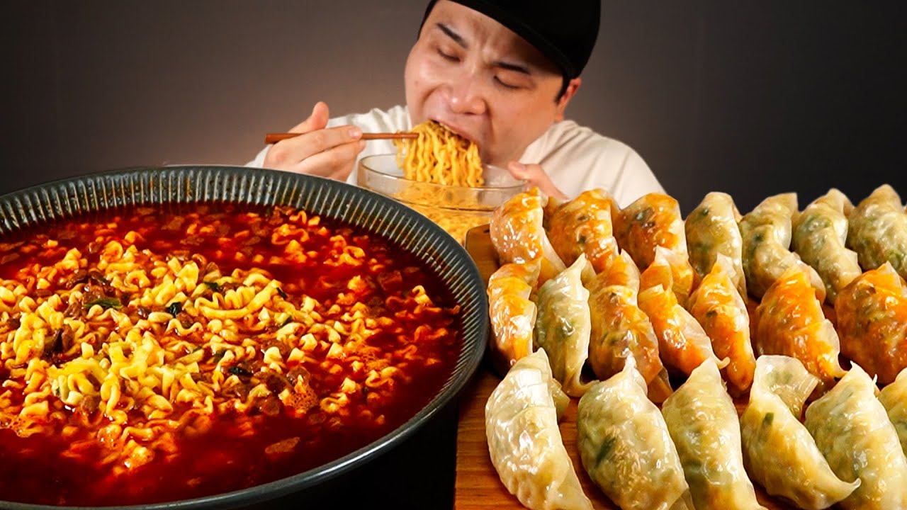 얼큰한 국물의 불닭짬뽕과 김치만두, 고기만두 먹방~!! Spicy ramen Kimchi Dumplings 리얼사운드  ASMR Mukbang(Eating Show)