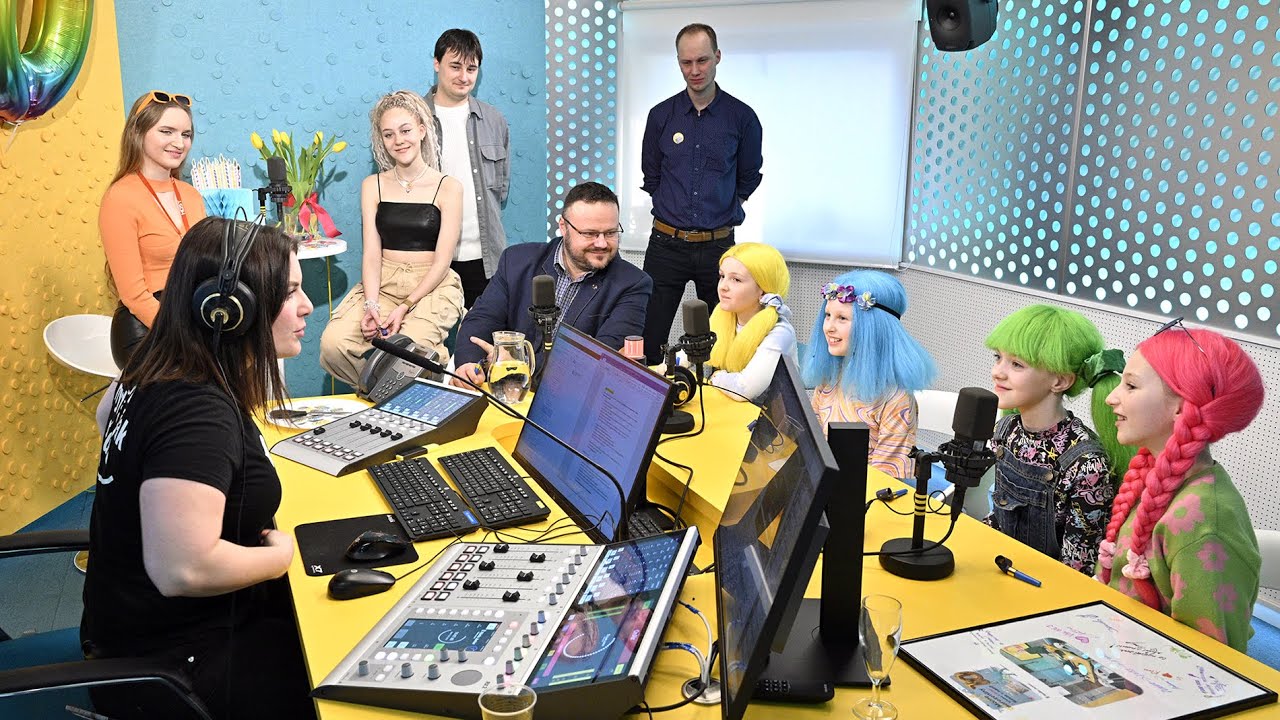 Rádio Junior si k 10. narozeninám nadělilo nové studio. Podívejte se, jak probíhala party