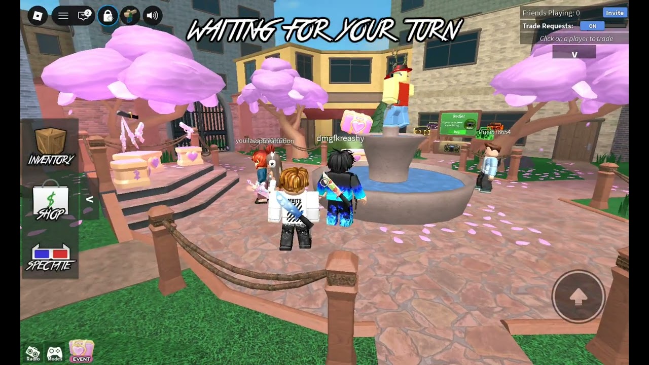 PLAYING MM2...