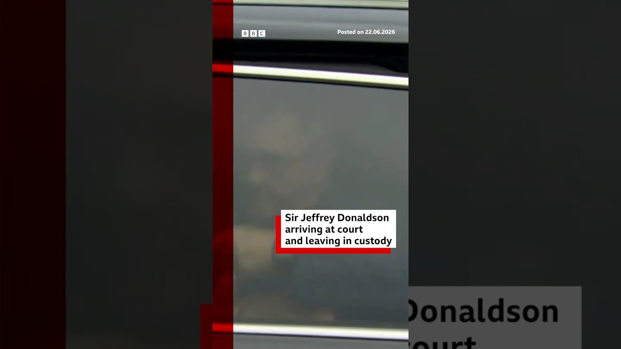 Sir Jeffrey Donaldson arriving at court and leaving in custody #shorts