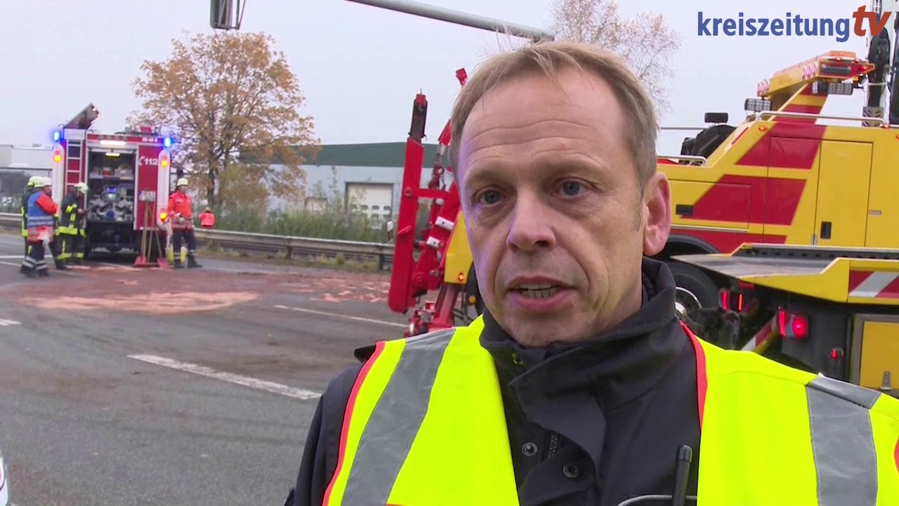 Zug kracht bei Walsrode in Lkw