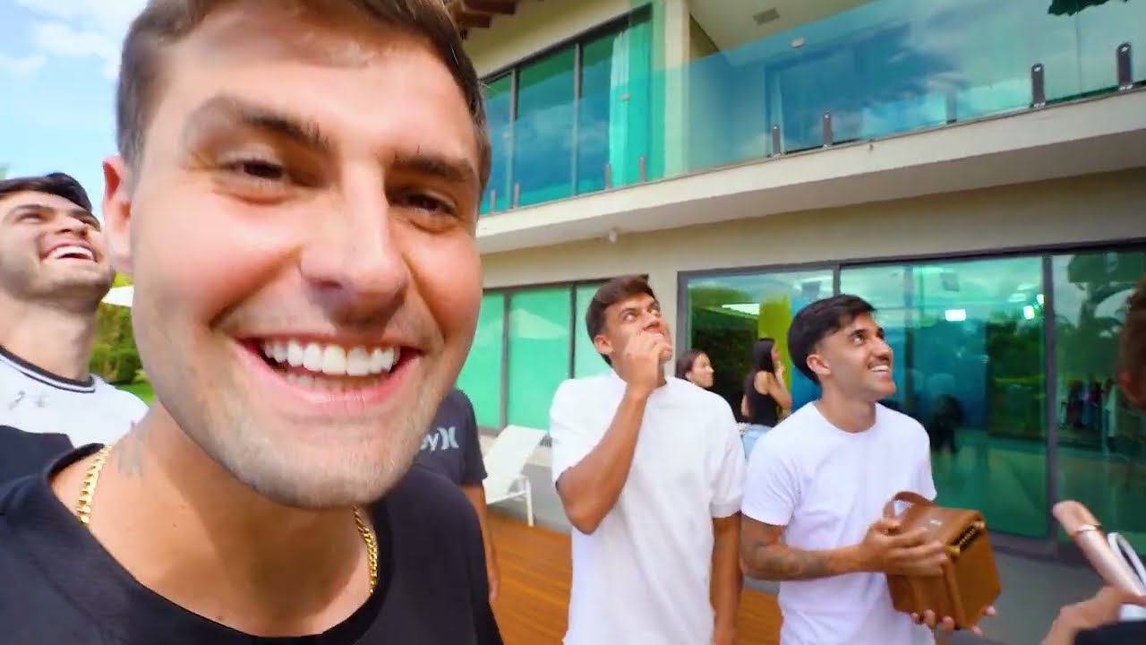 O CAUÃ IMPRESSIONOU A JULIA NA FESTA!!