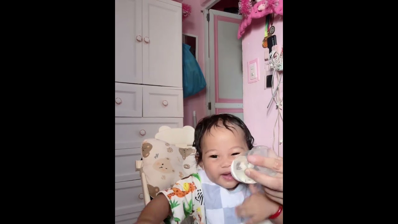 6 month ni ADY Unang tikim (boiled shrimp 🍤 and boiled pork belly)  #6monthbabyfoods 